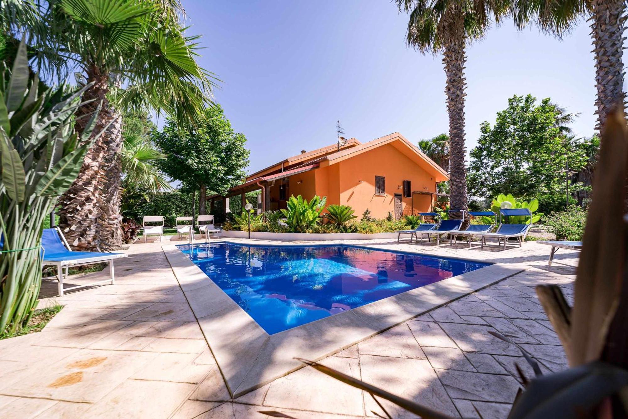 Villa Claudia By Vivimy Parabita Exterior photo